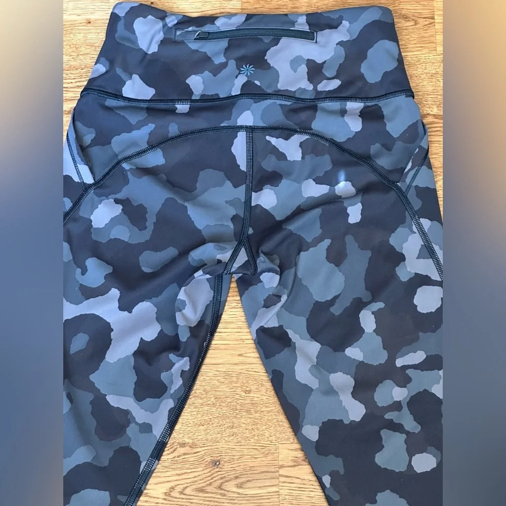 ATHLETA Lightning Camo 7/8 Tight Legging Size XS - Picture 10 of 16